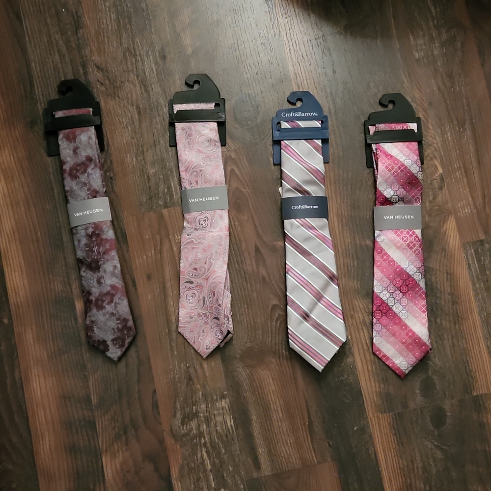 NWT mens ties Van Heusen and Craft and Barrow 4 ties different pattern